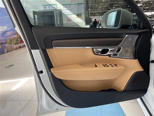 ֶV90 2019 Cross Country T5 AWD  V